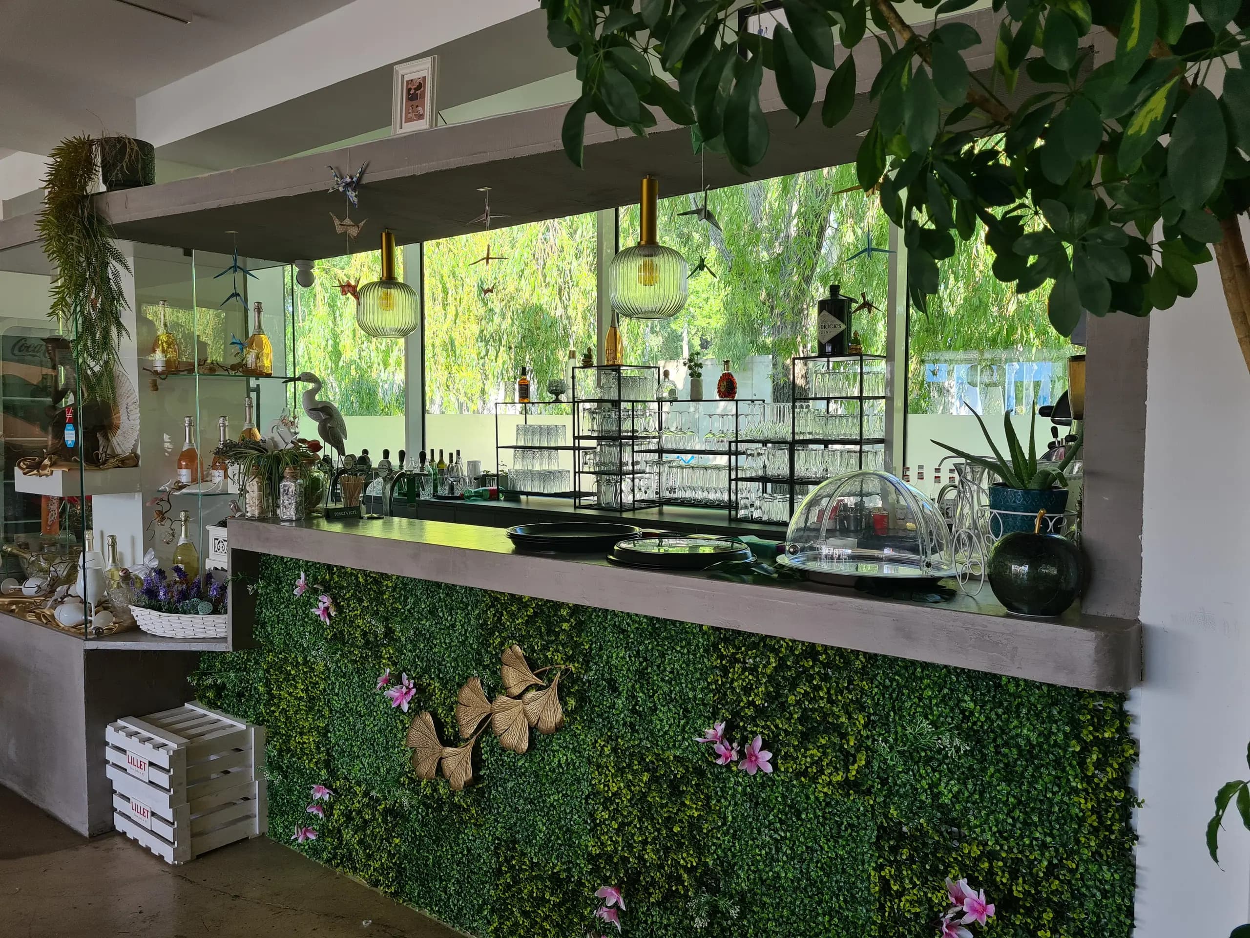 Restaurant-Bereich & Bar — Brunchhouse Am Irissee